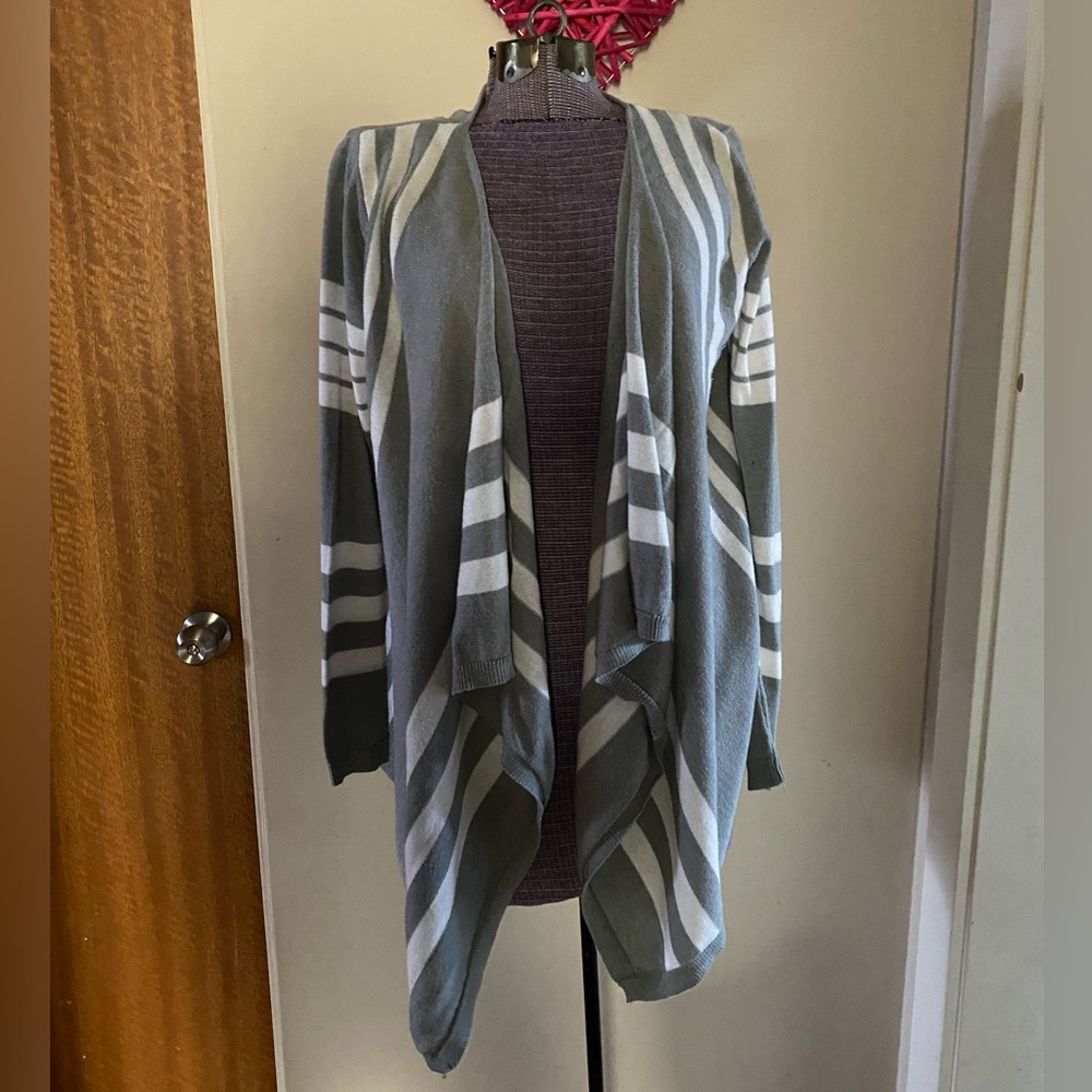 🎀 2/$30 🎀 Winners draping cotton cardigan